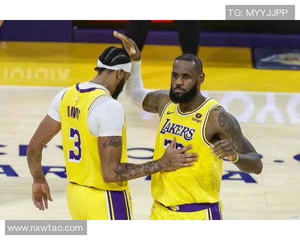 勇士队与湖人队激战正酣精彩直播尽在眼前不容错过