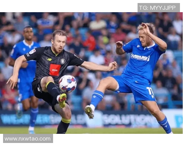 古斯雷与布拉德福德的激烈对决揭示足球战术的博弈与魅力