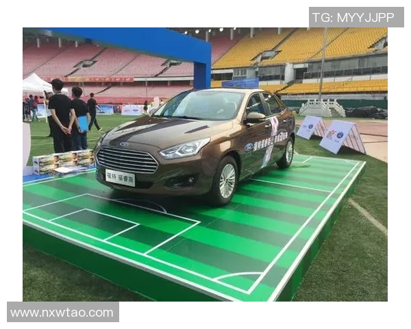 哈维西蒙斯的足球之路：从青训新星到赛场闪耀的未来之星