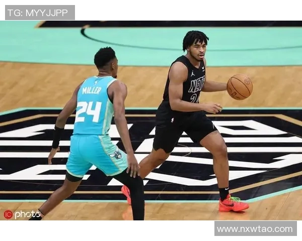 夏洛特黄蜂与布鲁克林篮网激战正酣谁能在NBA赛场上笑到最后
