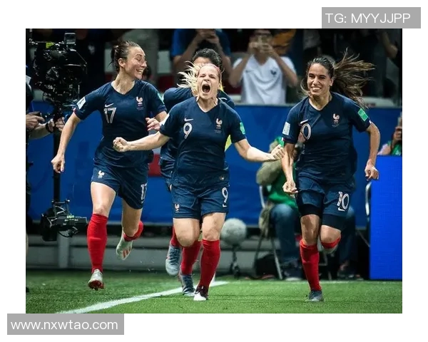 法国女足对阵挪威女足精彩对决引发全球关注与期待 法国女足对阵挪威女足精彩对决引发全球关注与期待