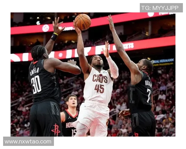 骑士与火箭激战正酣11月10日精彩对决引发球迷热议 骑士与火箭激战正酣11月10日精彩对决引发球迷热议