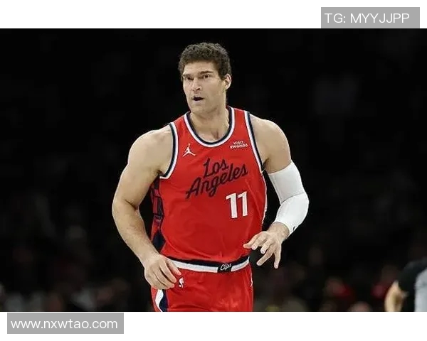 布鲁克洛佩斯：从篮球新星到NBA顶级中锋的辉煌历程与成就分析